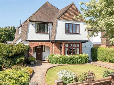 5 Bed Detached House For Sale In Howard Road Coulsdon Cr5 Zoopla