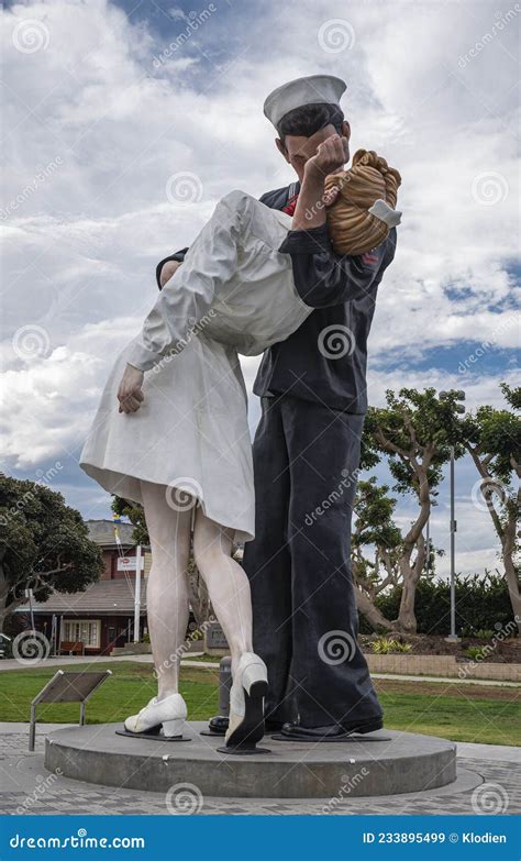 The Kiss Statue San Diego Ca Usa Editorial Stock Image Image Of Statue North 233895499