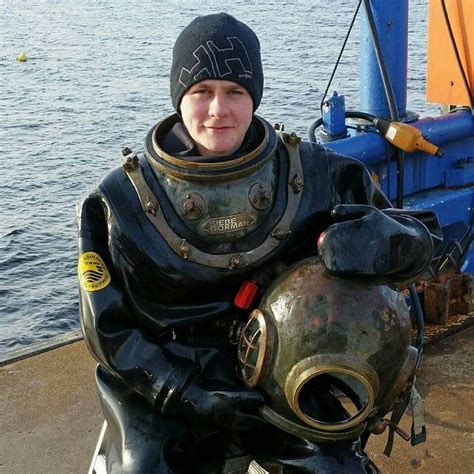Pin On Hard Hat Divers