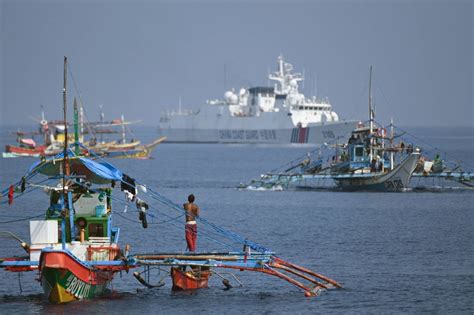 China S Coast Guard Pursue Filipino Fisherman In Disputed Waters The