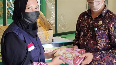 KUA Tanete Riattang Fasilitasi Wakaf Al Quran Pahlawan Darah Makassar