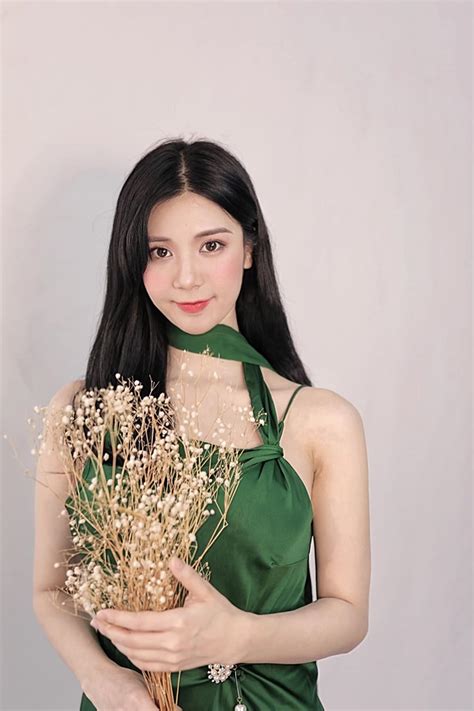 hot girl Kem Xôi xinh đẹp nổi bật khi xuất hiện trong phim khung giờ vàng