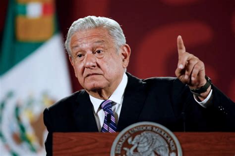 Presidente mexicano Manuel López Obrador pide mejores futbolistas luego