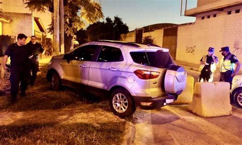 Delincuentes Robaron Un Auto A Mano Armada Fueron Detenidos Tras