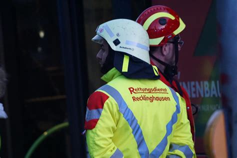 Brand in Mehrfamilienhaus Fotos vom Feuerwehr Großeinsatz in Waltrop