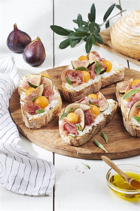 Bruschetta Brousse De Brebis Figues Jambon Cru Billes De Melon Et