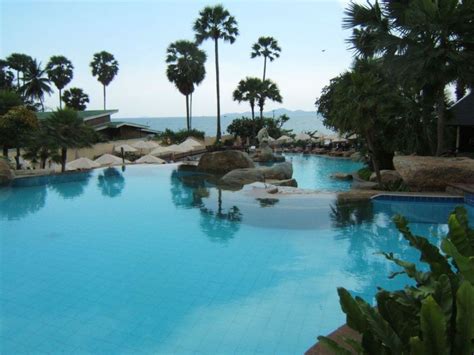 Pool Long Beach Garden Hotel And Spa Pattaya • Holidaycheck Pattaya