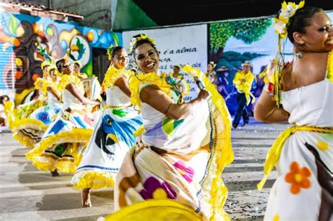 Dona Domingas Completa Anos E Comemora Ensaio Aberto Do Flor