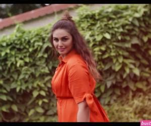 Huma Qureshi Nude Busty Porn Pics