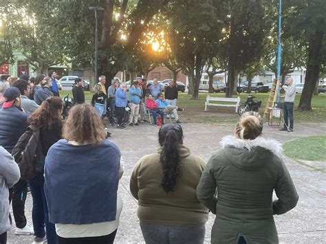 Charla Debate Sobre El DNU De Milei En La Plaza Dardo Rocha Crece El