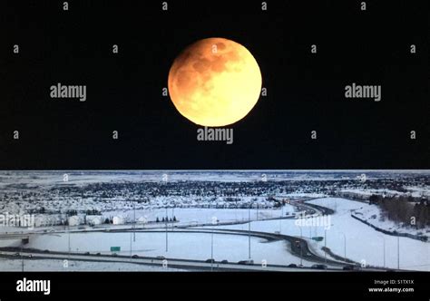 Harvest Moon Rise Hi Res Stock Photography And Images Alamy