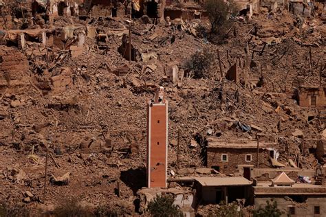 Morocco Earthquake Death Toll Passes 2800 Survivors Camp Outdoors