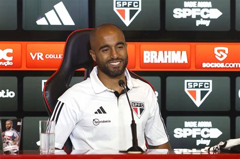 Lucas Moura é apresentado no São Paulo e diz realizar sonho ao voltar