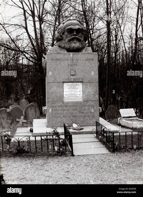 karl marx grave  highgate cemetery stock photo alamy