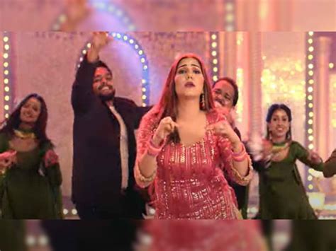 Sapna Chaudhary New Song Chad Ayi Chad Gayi Released Ammy Virk Neha Kakkar Oye Makhna Punjabi