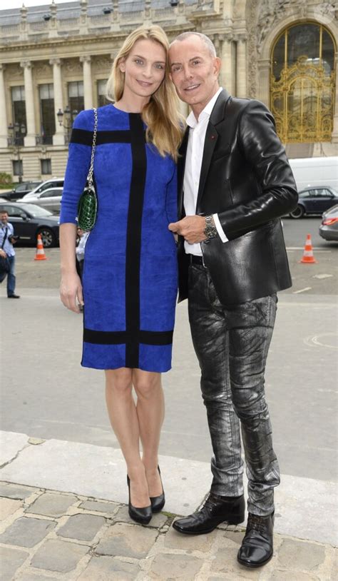 Photo Sarah Marshall et Jean Claude Jitrois arrivent à la galerie sud