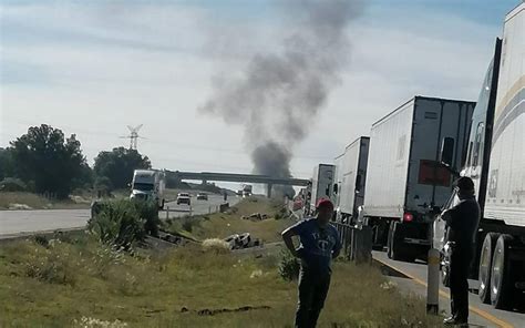 Incendio de tráiler paraliza la autopista Arco Norte El Sol de