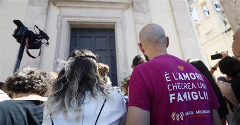 Michela Murgia Tensione Ai Funerali A Roma Comunisti Di M Il Tempo