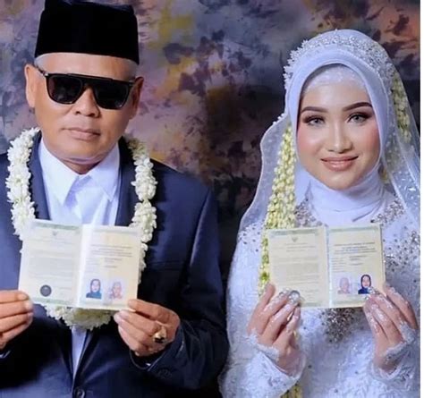 Haji Sondani Cirebon Viral Kakek Nikahi Gadis Tahun Menit Co Id