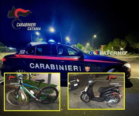 Patern Rubano Uno Scooter Ed Una Bici Da Un Garage Ma Per Strada