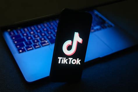 Texas Gov Greg Abbott Bans Tiktok On State Devices Kozy