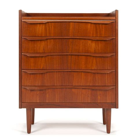 Small Model Danish Vintage Chest Of Drawers With 5 Drawers