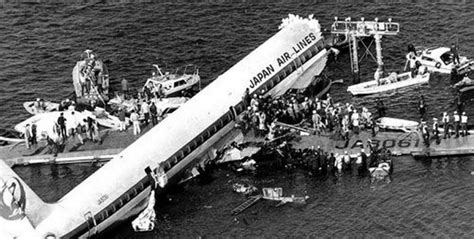 Crash of a Douglas DC-8-61 off Tokyo: 24 killed | Bureau of Aircraft ...