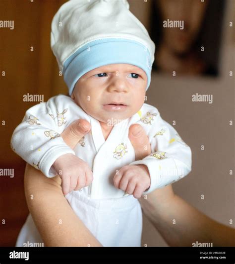 Papa avec bébé dans ses bras Banque de photographies et dimages à