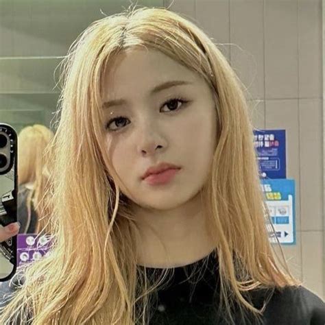 Le Sserafim Icons Yunjin