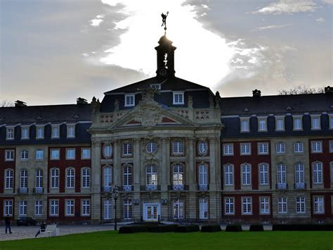 Universität ohne universitas — Ein Blick auf die WWU in der „Corona