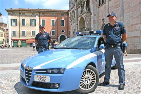 La Polizia All Americana Nuove Divise Per I Poliziotti Delle Volanti