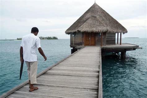 10 Photos: Ithaa Undersea Restaurant in the Maldives