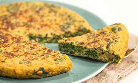 Tortilla Con Huevo Y Espinaca Para Una Cena Ligera Y Saludable