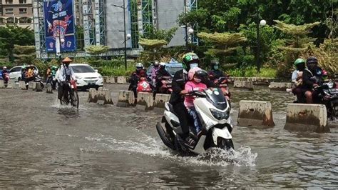 Pintu Air Pasar Ikan Dan Marina Dilaporkan Berstatus Siaga 2 Pada