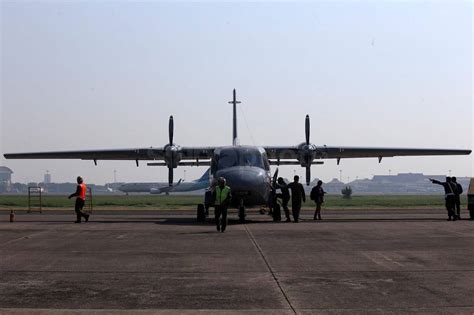 FOTO Pesawat Casa NC 212 TNI AL Antar Pemudik