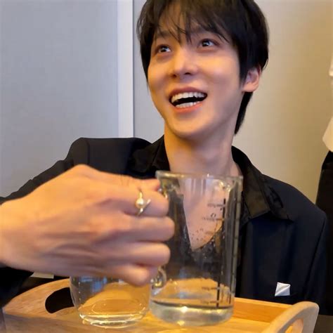 Pin By Nisha On OH NO HE S HOT In One Punch Man Anime Jeong Yun Ho Oh No He S Hot