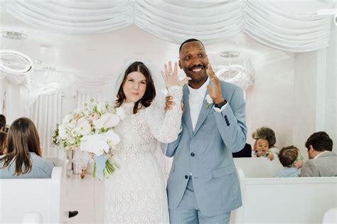 A classic Little White Chapel elopement - Diana Jean Photography