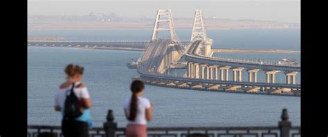 Движение по Крымскому мосту временно остановлено