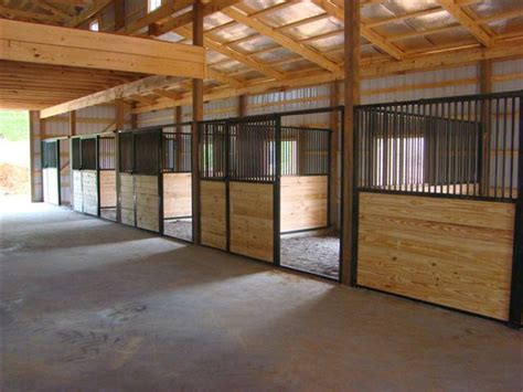 Pin By Kathryn On Horse Barns Horse Barn Plans Horse Barn Designs