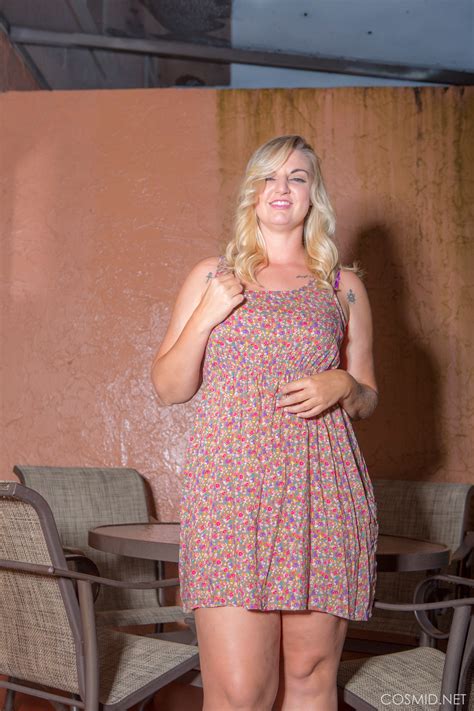 Rijpe Vette Carrie Doet Haar Jurk Uit Om Haar Grote Bbw Kont En Tieten Te Showen Coedcherry