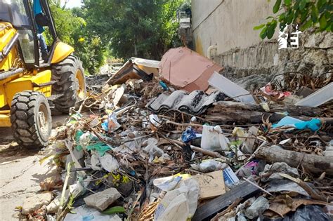 Edumas Realiza Limpieza En El Tramo Del Arroyo El Salao En El Barrio