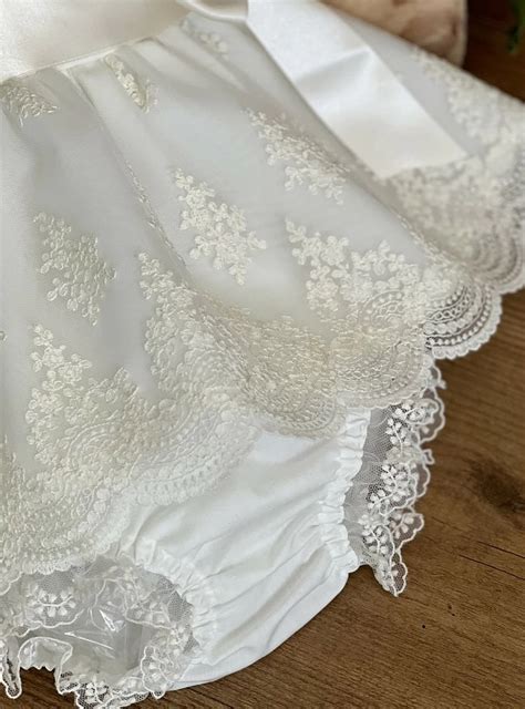 Conjunto para niña de tres piezas Organza Bordada Lacasitadeblanca es