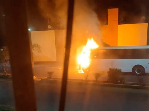 En Celaya Sujetos Incendian Tiendas De Conveniencia Y Camiones