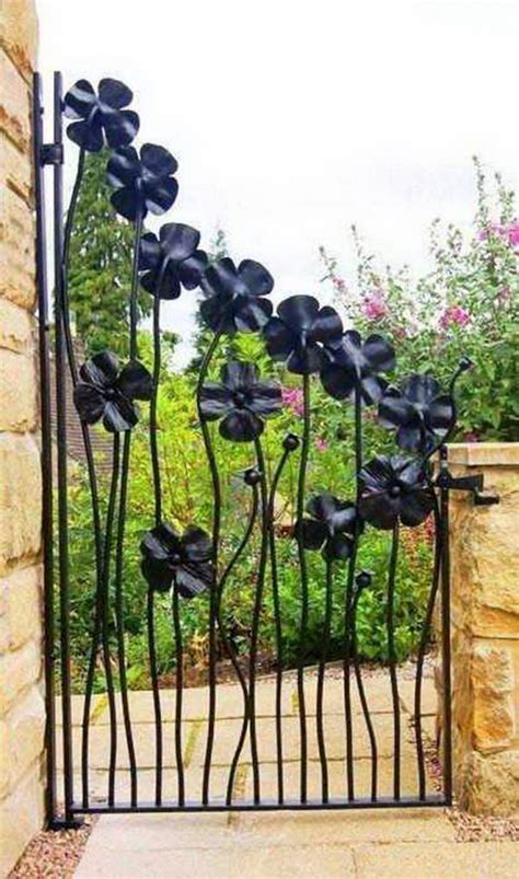 Decorative Metal Gate Design For Amazing First Impression