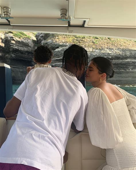 Do Kylie Jenners Rings Mean She Married Travis Scott