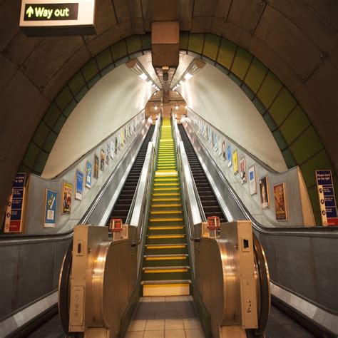 London Underground Wallpaper - WallpaperSafari
