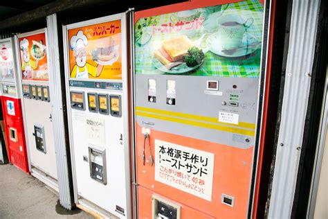 昭和にタイムスリップ、相模原でレトロ自販機のワンダーランドを体験