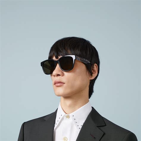 Low Nose Bridge Fit Sunglasses In Black Acetate Gucci® 香港