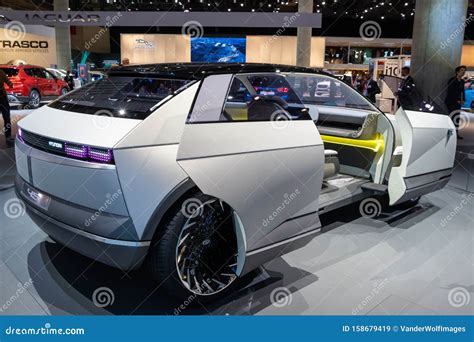 Hyundai 45 Ev Concept Car Redaktionelles Stockbild Bild Von Ausstellungsraum 158679419