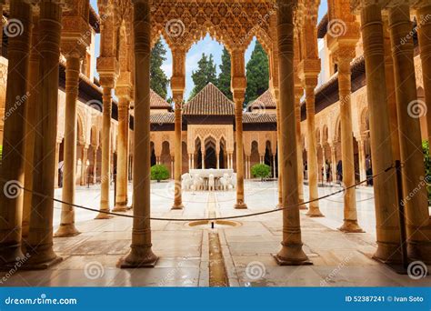 Cour Des Lions En Alhambra De Granada Espagne Image Stock Image Du